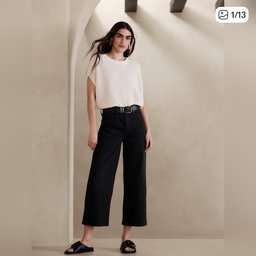 Banana Republic High Rise Wide Leg Cropped Jean in Black, Size 28 / 6